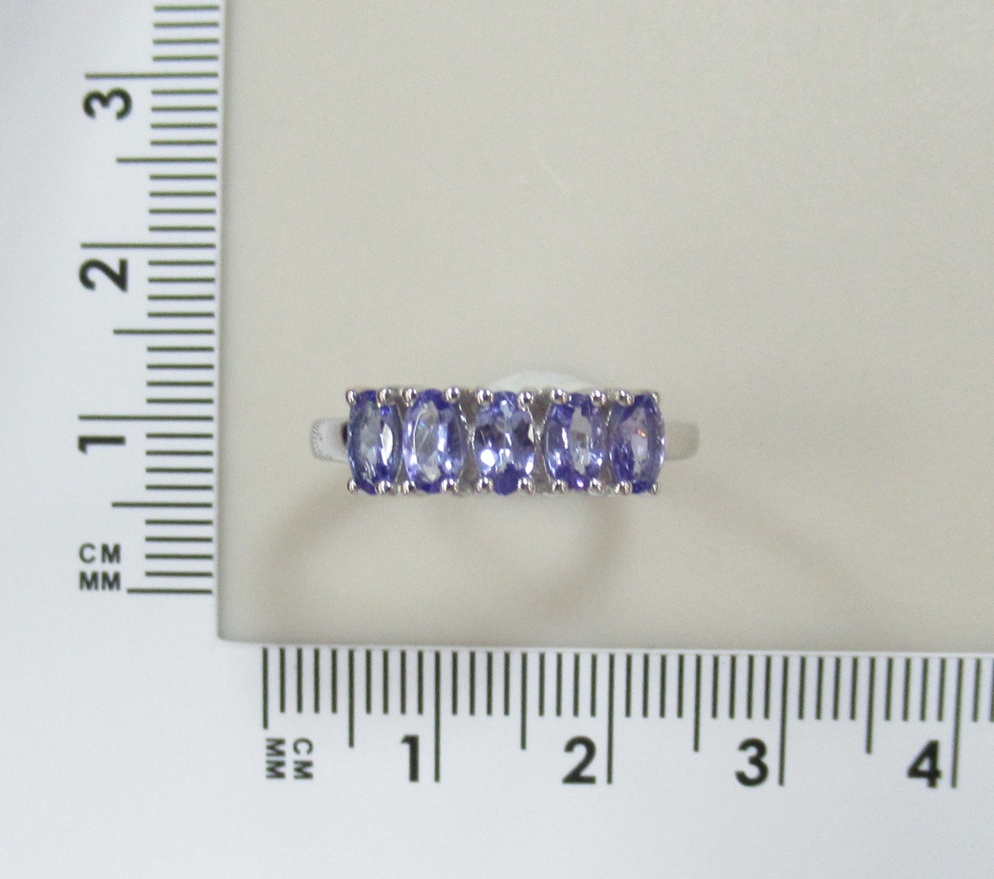 Серебряное кольцо с танзанитами